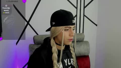 Snapshot of jakob_boiis chatting on November 14, 5:50 am miha adams online show from November 14, 5:50 am