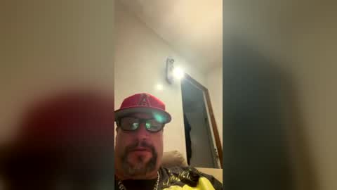 Snapshot of james30cup chatting on June 9, 5:19 am what you in too online show from June 9, 5:19 am