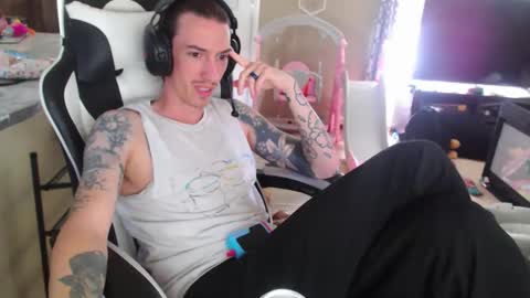 James51905 online show from May 6, 7:08 pm