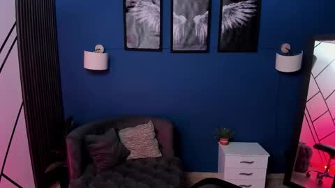 james_adamss_ online show from December 18, 1:39 pm