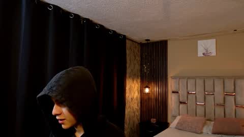 james_adamss_ online show from February 19, 12:01 pm