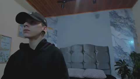 james_adamss_ online show from February 25, 11:42 am