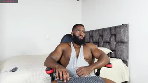 Snapshot of james_bbcmuscle chatting on June 19, 12:59 am James BBC online show from June 19, 12:59 am