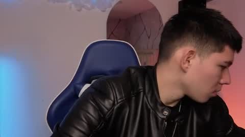 james_cr online show from July 18, 12:42 pm