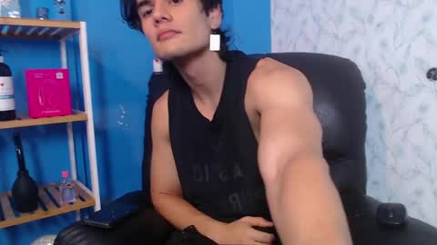 james_morrisonm online show from March 27, 12:49 pm