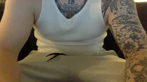 Snapshot of jamesbuilt chatting on February 19, 10:09 pm jamesbuilt online show from February 19, 10:09 pm