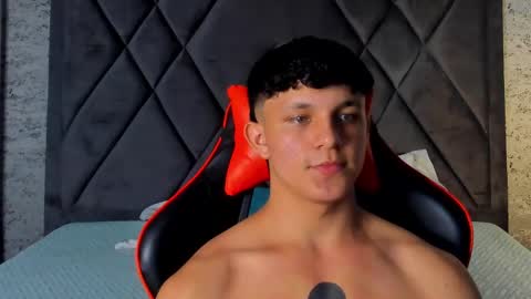 Snapshot of jamesgolden_ chatting on March 12, 6:33 pm jamesgolden_ online show from March 12, 6:33 pm