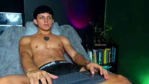 Snapshot of jamesgolden_ chatting on September 30, 12:37 am jamesgolden_ online show from September 30, 12:37 am