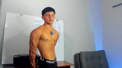 Snapshot of jamesgolden_ chatting on October 29, 11:17 pm jamesgolden_ online show from October 29, 11:17 pm