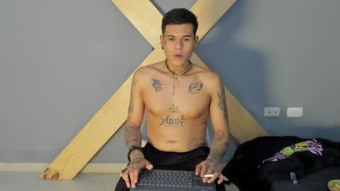 Snapshot of jamesinked_ chatting on December 10, 10:26 pm Jamesinked  online show from December 10, 10:26 pm