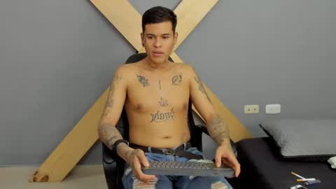 Snapshot of jamesinked_ chatting on December 14, 8:18 pm Jamesinked  online show from December 14, 8:18 pm