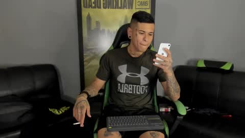 Snapshot of jamesinked_ chatting on December 21, 12:42 am Jamesinked  online show from December 21, 12:42 am