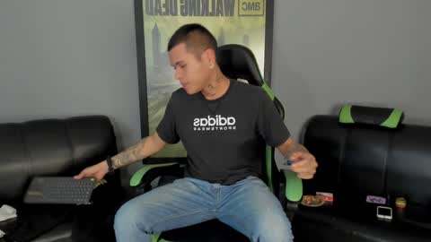 Snapshot of jamesinked_ chatting on January 6, 7:24 pm Jamesinked  online show from January 6, 7:24 pm