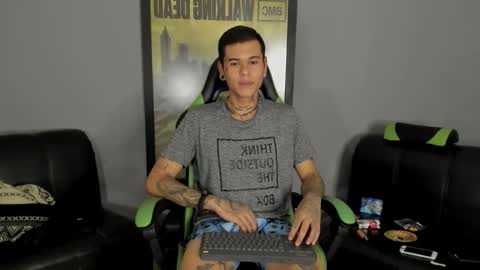 Snapshot of jamesinked_ chatting on February 4, 12:40 am Jamesinked  online show from February 4, 12:40 am