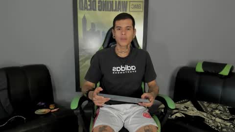 Snapshot of jamesinked_ chatting on February 5, 6:48 pm Jamesinked  online show from February 5, 6:48 pm