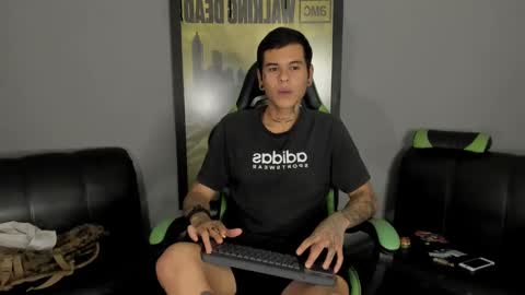 Snapshot of jamesinked_ chatting on March 4, 5:32 am Jamesinked  online show from March 4, 5:32 am