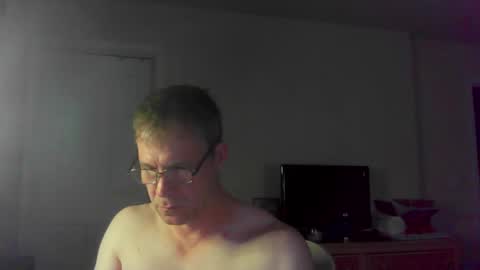 Snapshot of jamesjewels chatting on June 1, 2:35 am jamesjewels online show from June 1, 2:35 am