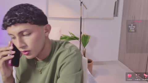 Snapshot of jamess_blanco chatting on May 25, 6:52 am jamess_blanco online show from May 25, 6:52 am