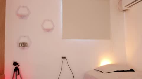 Jane  M online show from April 8, 8:42 pm