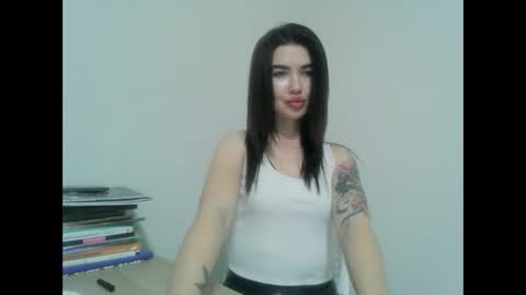 janeessa online show from April 17, 10:46 pm