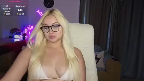 Snapshot of janemiss chatting on June 29, 12:05 pm Jane online show from June 29, 12:05 pm