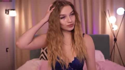 Day Alice Night Stella online show from April 13, 6:52 am