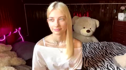 Snapshot of janicesivertsen chatting on August 4, 8:28 am Elsa online show from August 4, 8:28 am