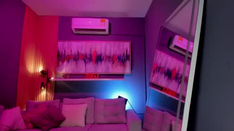 Janinne  online show from April 7, 11:10 am