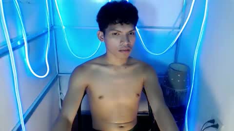 janlloyd04 online show from March 21, 8:19 am