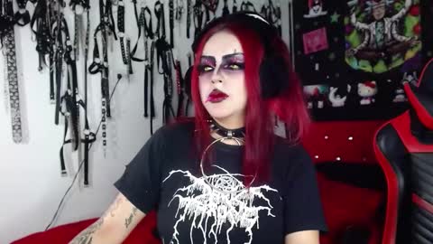 Snapshot of janna_ink chatting on December 23, 2:45 am      online show from December 23, 2:45 am