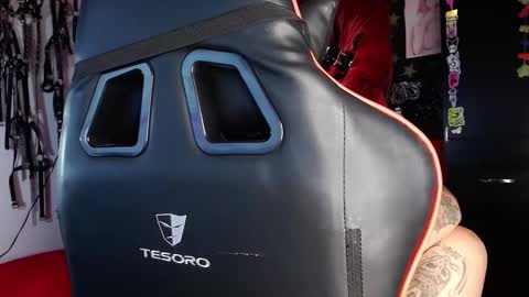 Snapshot of janna_ink chatting on December 24, 4:11 am      online show from December 24, 4:11 am