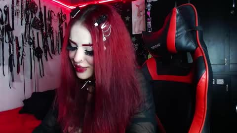 Snapshot of janna_ink chatting on December 27, 4:58 am      online show from December 27, 4:58 am