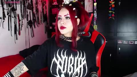 Snapshot of janna_ink chatting on December 31, 2:51 am      online show from December 31, 2:51 am