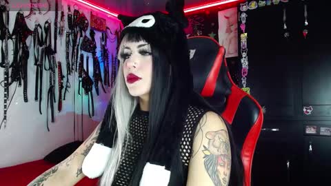 Snapshot of janna_ink chatting on January 6, 11:09 pm      online show from January 6, 11:09 pm