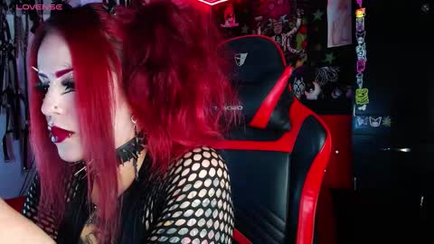 Snapshot of janna_ink chatting on January 7, 11:24 pm      online show from January 7, 11:24 pm