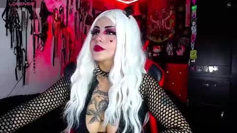 Snapshot of janna_ink chatting on January 15, 4:25 am      online show from January 15, 4:25 am