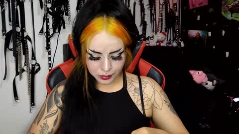 Snapshot of janna_ink chatting on February 1, 12:18 am      online show from February 1, 12:18 am