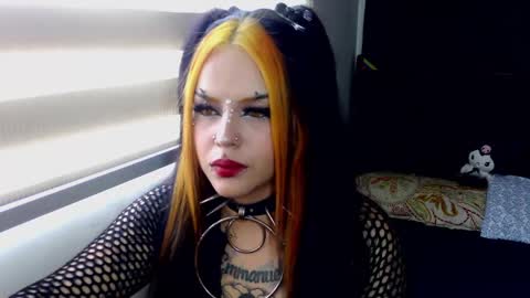 Snapshot of janna_ink chatting on February 7, 8:42 pm      online show from February 7, 8:42 pm