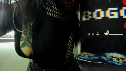 Snapshot of janna_ink chatting on February 26, 8:22 pm      online show from February 26, 8:22 pm