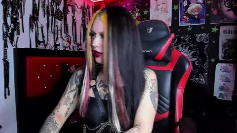 Snapshot of janna_ink chatting on March 7, 11:27 pm      online show from March 7, 11:27 pm