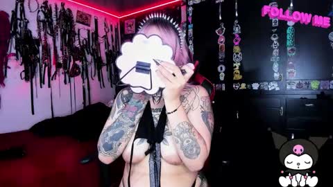 Snapshot of janna_ink chatting on September 29, 9:52 pm      online show from September 29, 9:52 pm