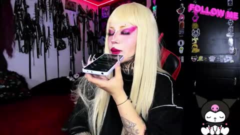 Snapshot of janna_ink chatting on October 10, 9:36 pm      online show from October 10, 9:36 pm