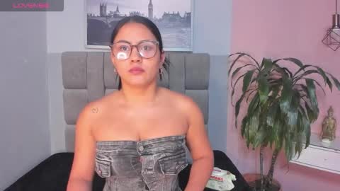 Snapshot of janna_lopezz chatting on November 19, 10:59 am Janna online show from November 19, 10:59 am