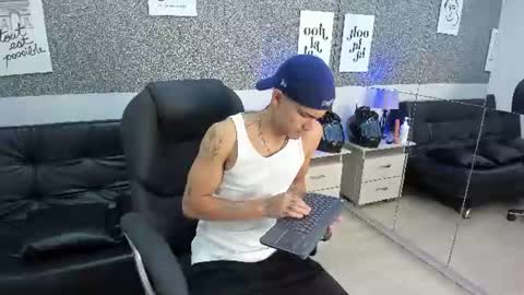 Snapshot of jared_cole chatting on June 23, 11:08 am Jared online show from June 23, 11:08 am
