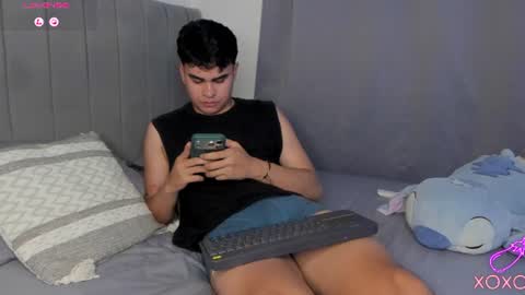 Snapshot of jarethh_ chatting on July 2, 1:49 am JARETHH online show from July 2, 1:49 am