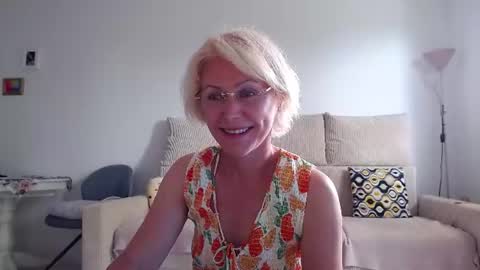 Snapshot of jasmin18v chatting on June 19, 1:26 pm Jasmin room for people 40 online show from June 19, 1:26 pm