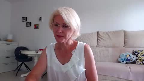 Snapshot of jasmin18v chatting on June 28, 12:55 pm Jasmin room for people 40 online show from June 28, 12:55 pm