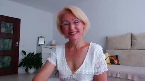 Snapshot of jasmin18v chatting on July 10, 1:25 pm Jasmin room for people 40 online show from July 10, 1:25 pm