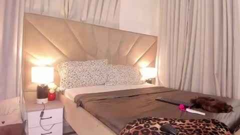 Snapshot of jasmin_melons chatting on April 25, 3:42 am jasmin_melons online show from April 25, 3:42 am