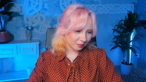 Jasmine online show from February 5, 8:21 am